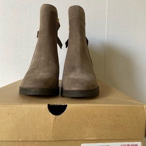 COPY - 🎄☃️🎄 SALE !!!! New UGG Women Fraise Whipstitch Boots.